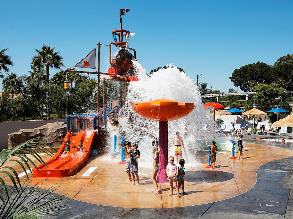 Howard Johnson By Wyndham Anaheim Hotel & Water Playground Удобства фото