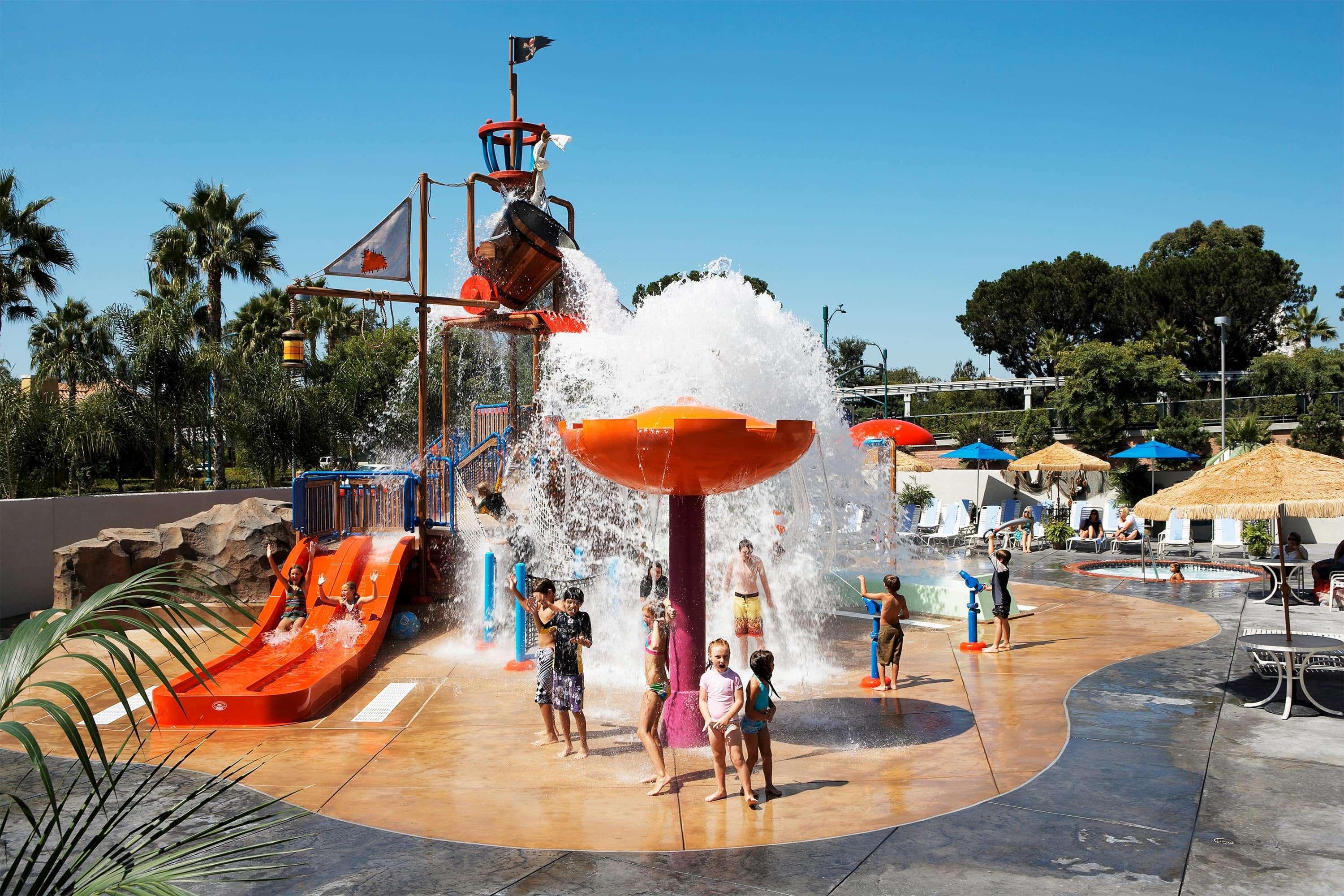 Howard Johnson By Wyndham Anaheim Hotel & Water Playground Экстерьер фото