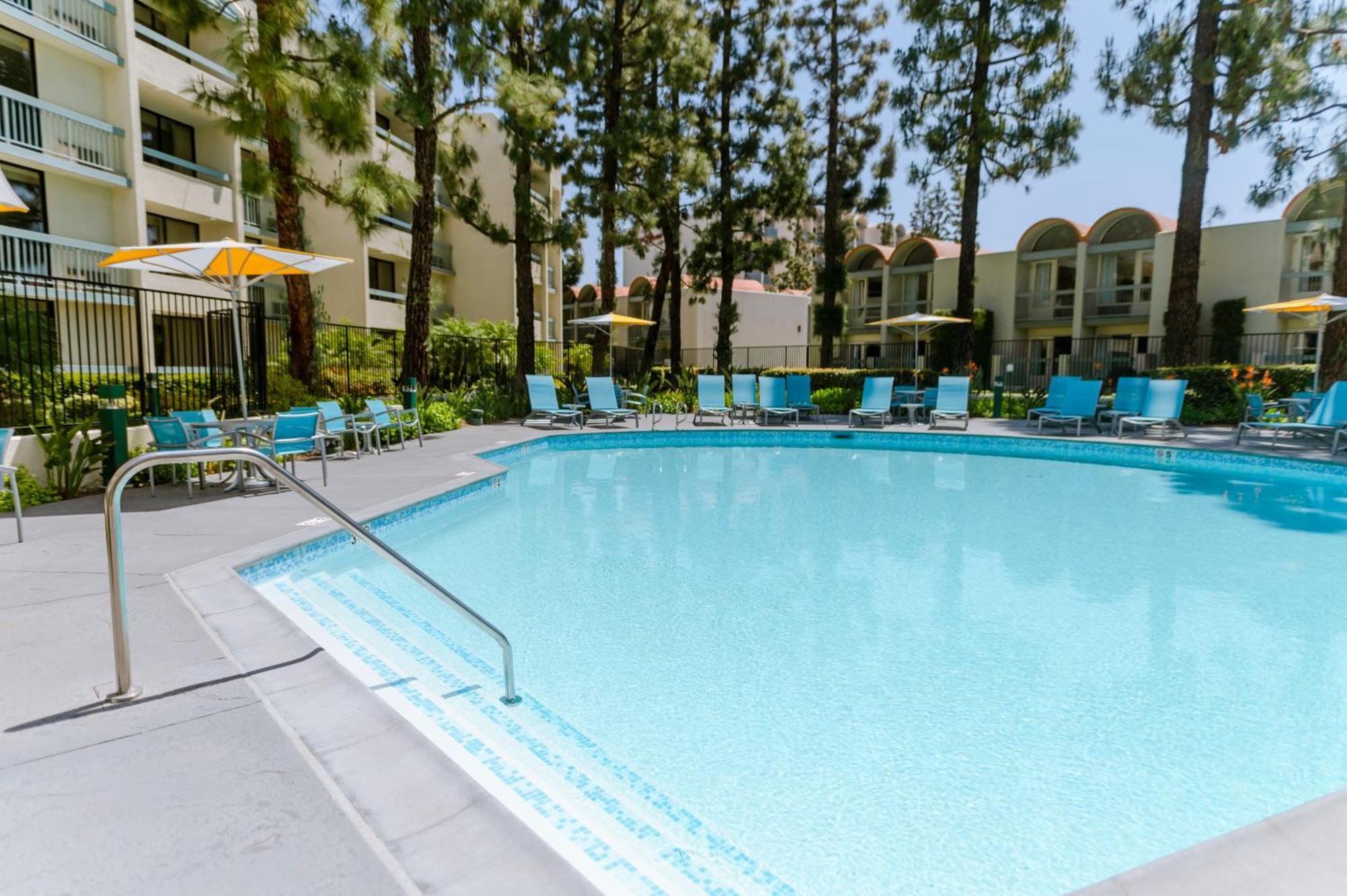 Howard Johnson By Wyndham Anaheim Hotel & Water Playground Экстерьер фото