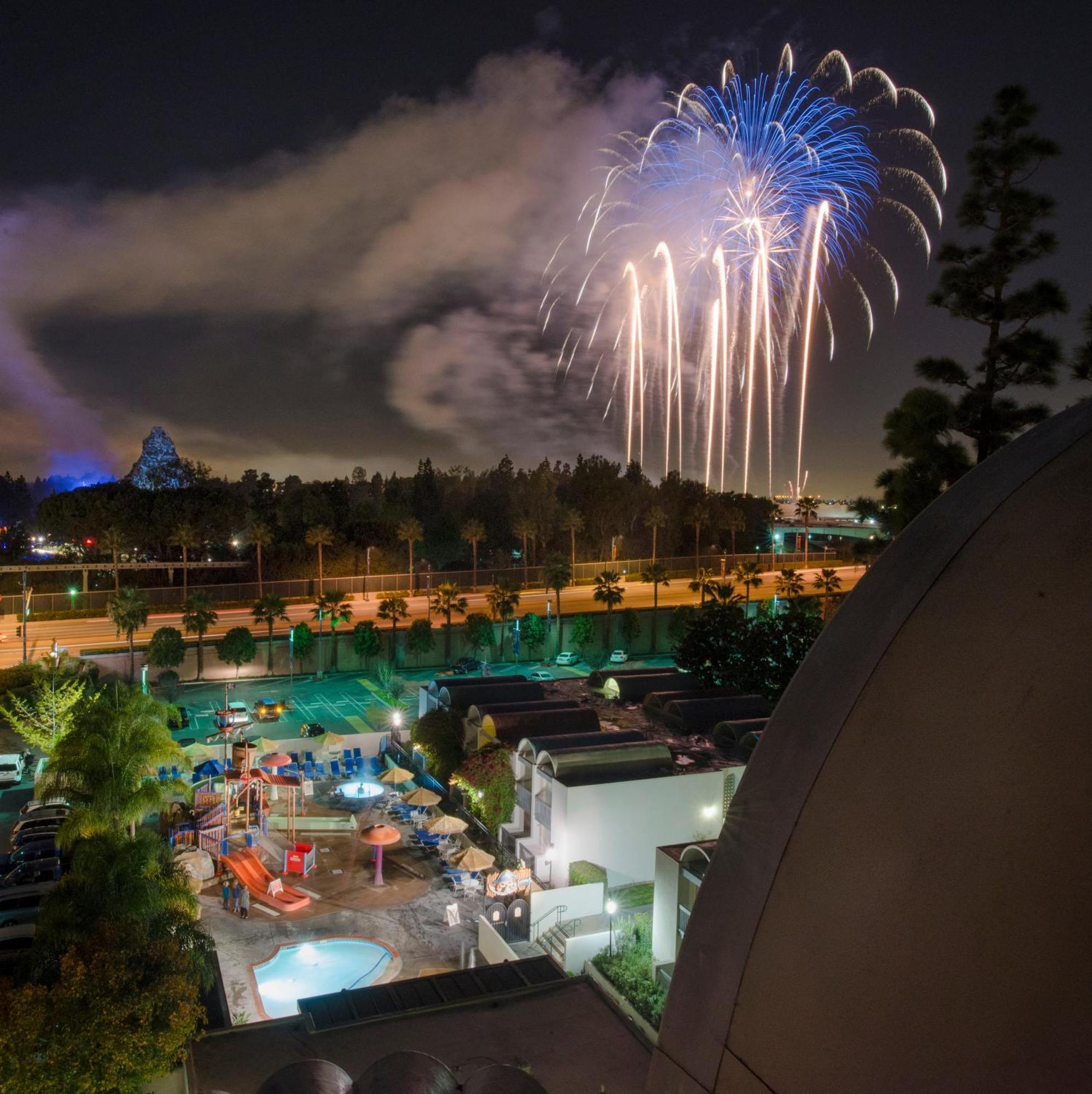 Howard Johnson By Wyndham Anaheim Hotel & Water Playground Экстерьер фото