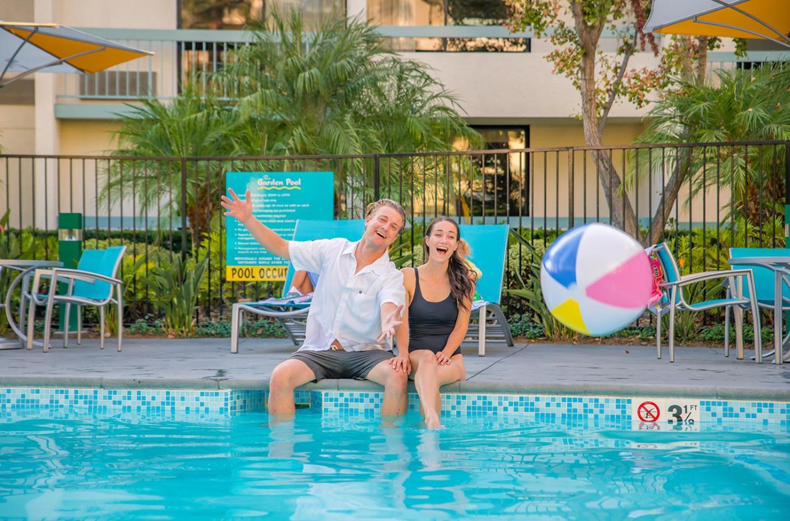 Howard Johnson By Wyndham Anaheim Hotel & Water Playground Экстерьер фото