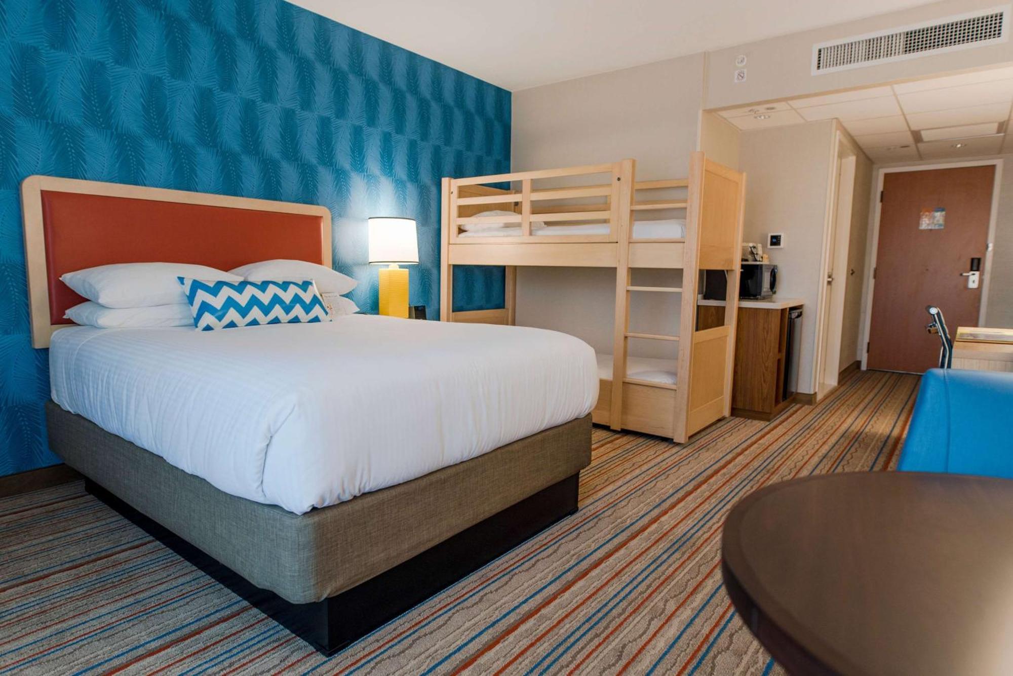 Howard Johnson By Wyndham Anaheim Hotel & Water Playground Экстерьер фото