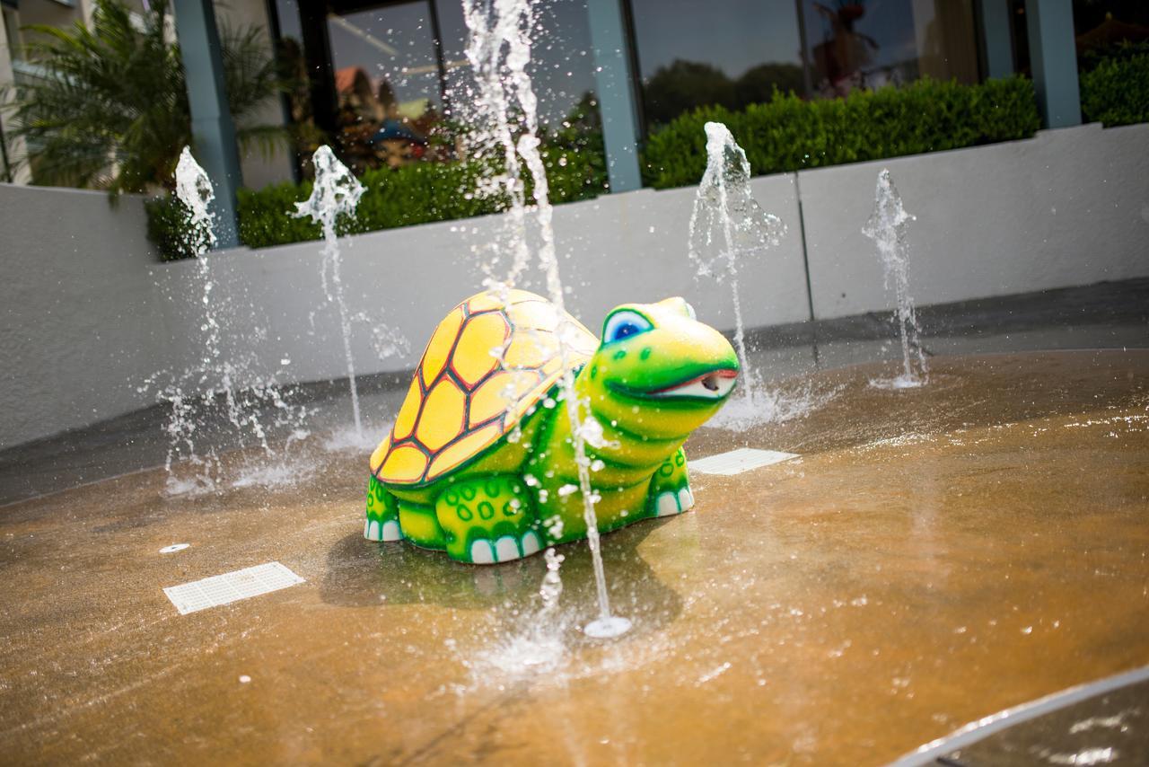 Howard Johnson By Wyndham Anaheim Hotel & Water Playground Экстерьер фото